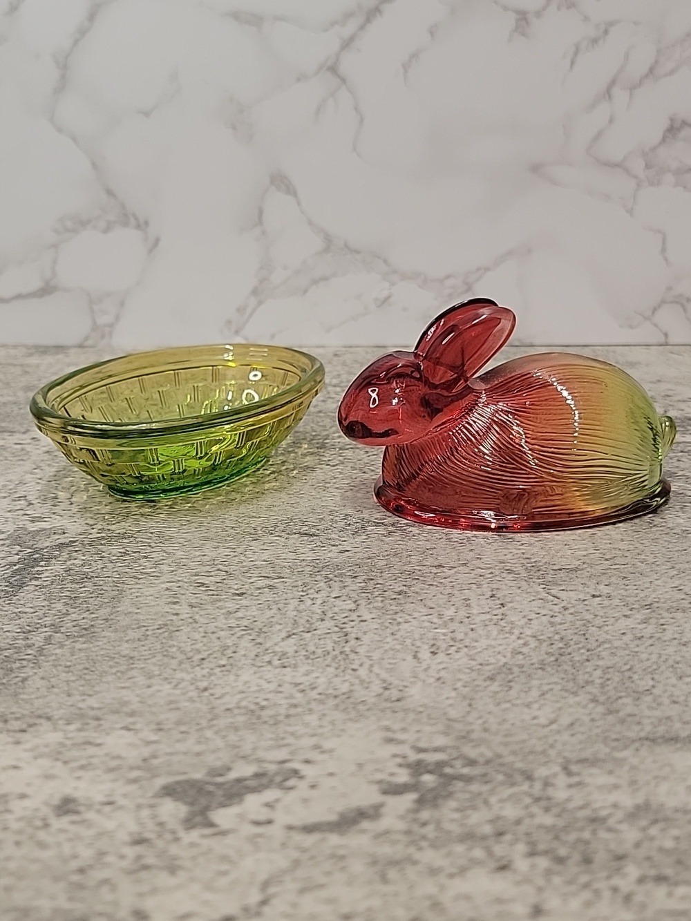 Red and Green Glass bunny rabbit on a nest - Picture 4 of 11